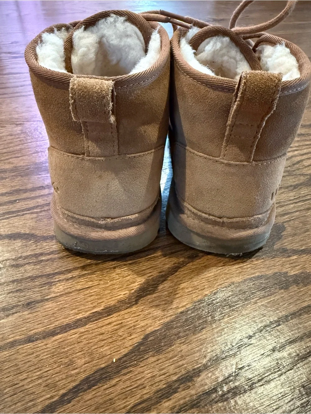 UGG please find